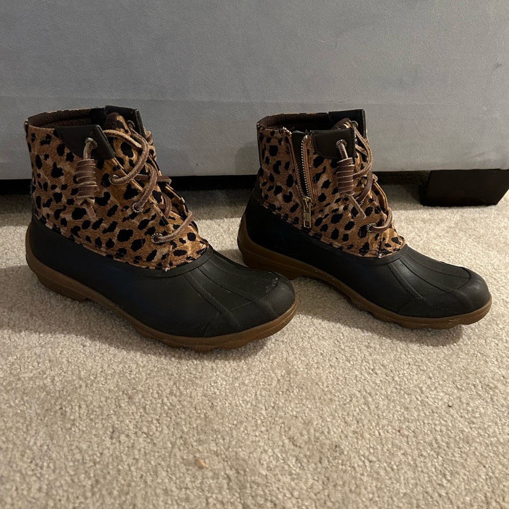 Women’s Sperry Animal Print Duck Boots size 6.5